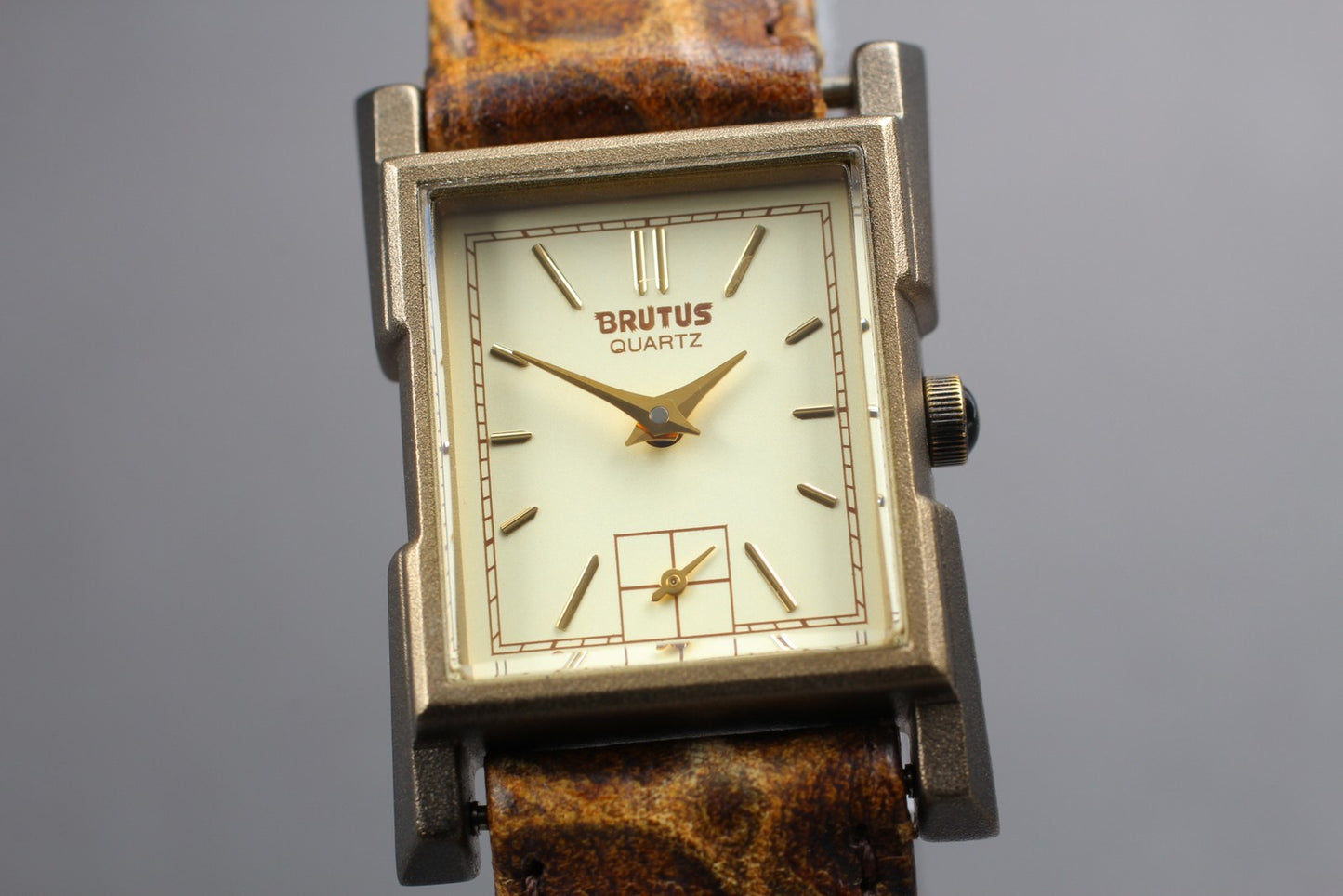 1984 N MINT w/ Tag* Citizen Vega Brutus 2048-399382 Tank Small Seconds Qz Ladies