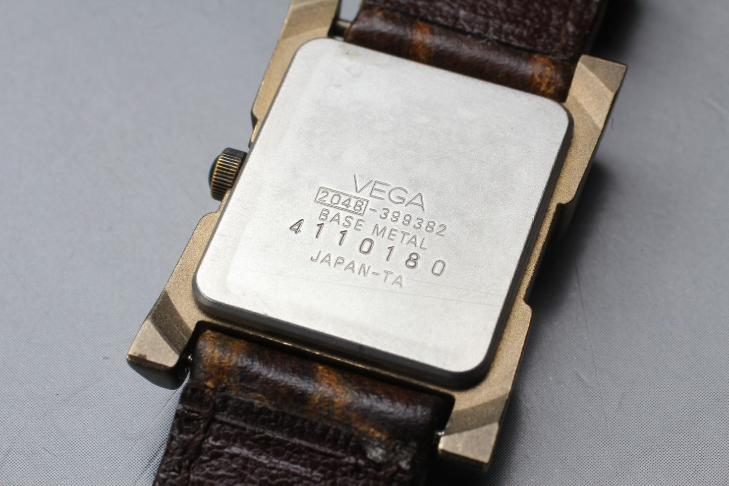 1984 N MINT w/ Tag* Citizen Vega Brutus 2048-399382 Tank Small Seconds Qz Ladies