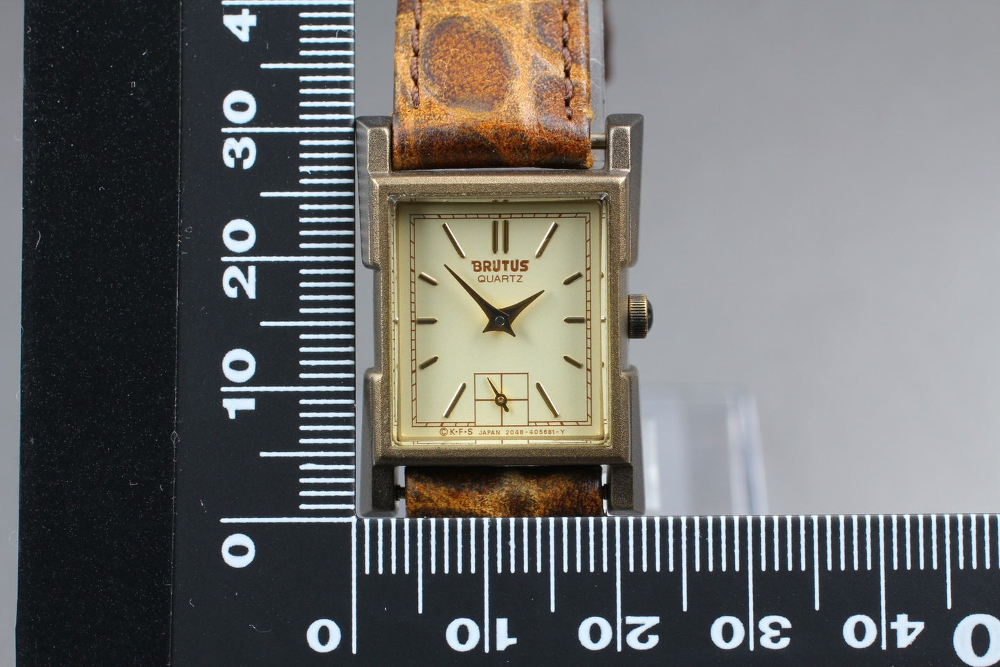 1984 N MINT w/ Tag* Citizen Vega Brutus 2048-399382 Tank Small Seconds Qz Ladies