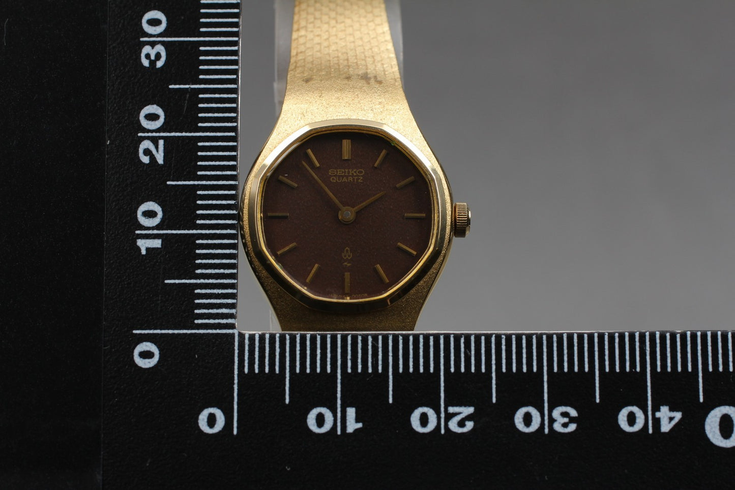 Vintage 1977 [NOS w/ Tag] SEIKO Bracelet 43-7000 Brown Quartz Ladies Watch JAPAN