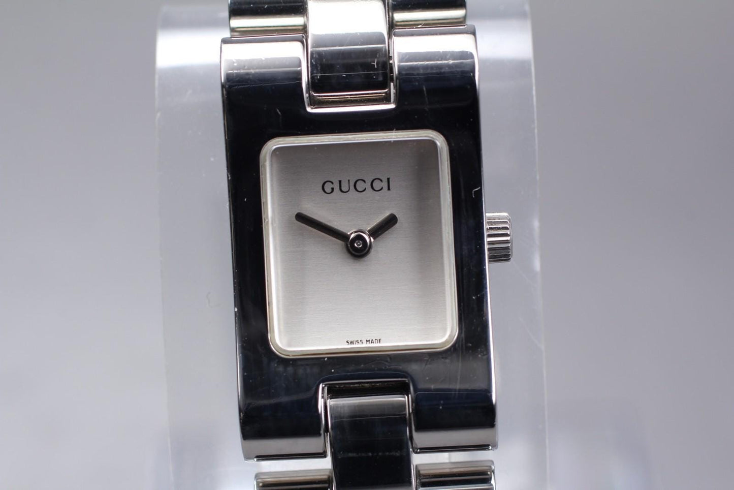 Near MINT* GUCCI 2305L Silver Dial 17mm Quartz Ladies Tank Style Watch JAPAN