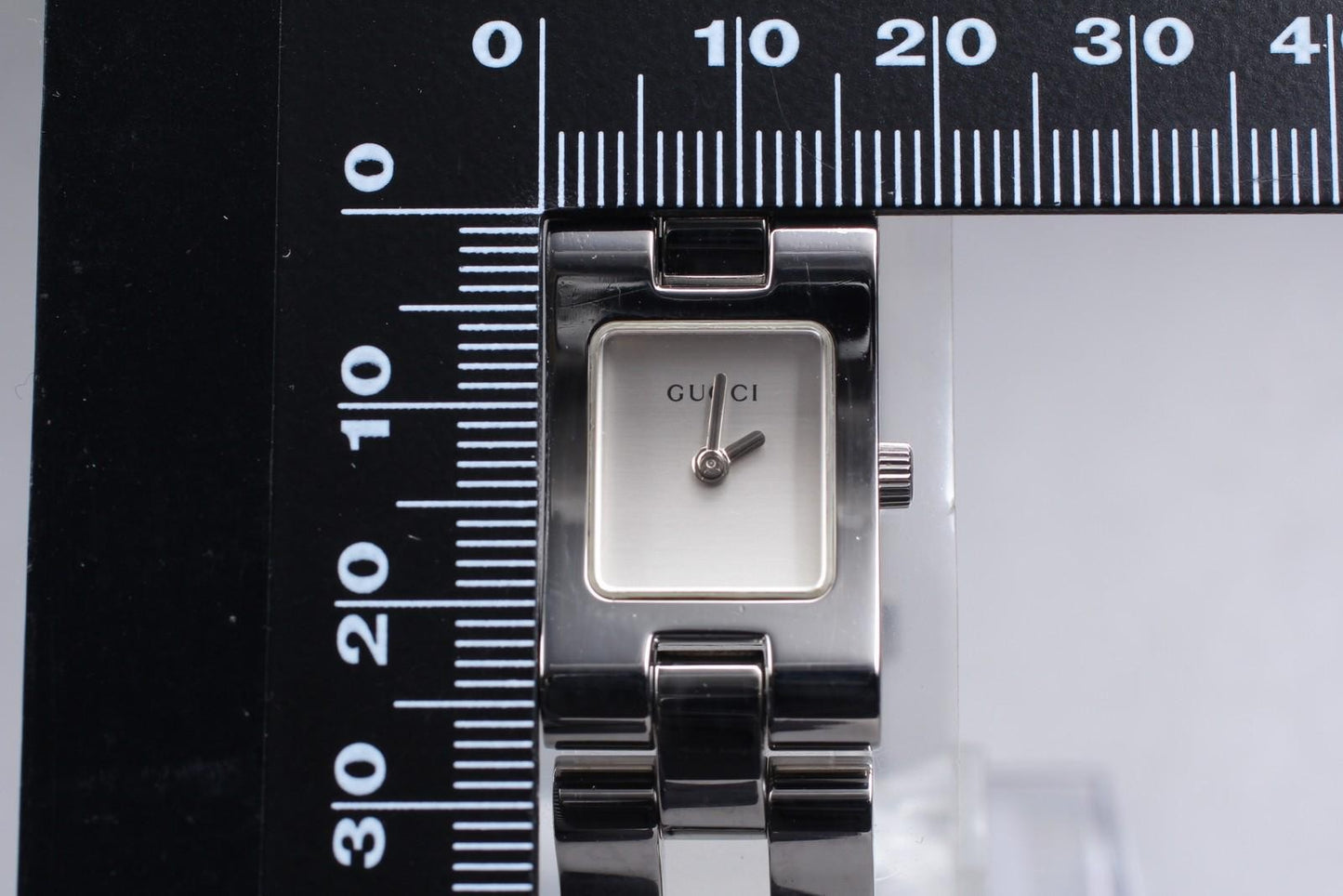 Near MINT* GUCCI 2305L Silver Dial 17mm Quartz Ladies Tank Style Watch JAPAN