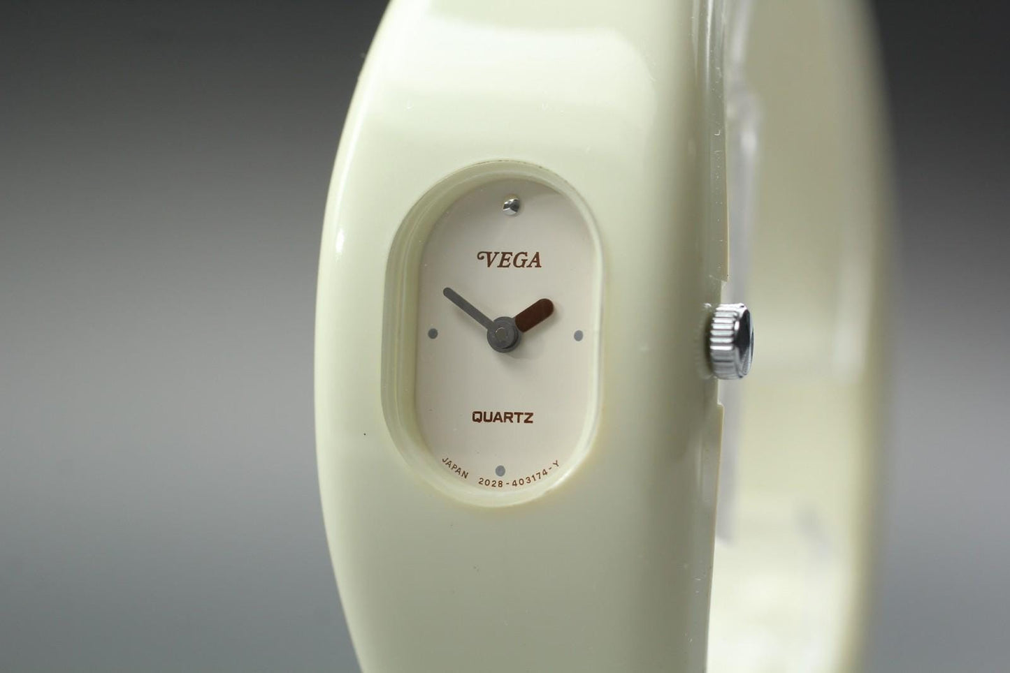 Nos w/ Tag* Citizen Vega 2028-397801 White Bangle Quartz Ladies Watch From JAPAN