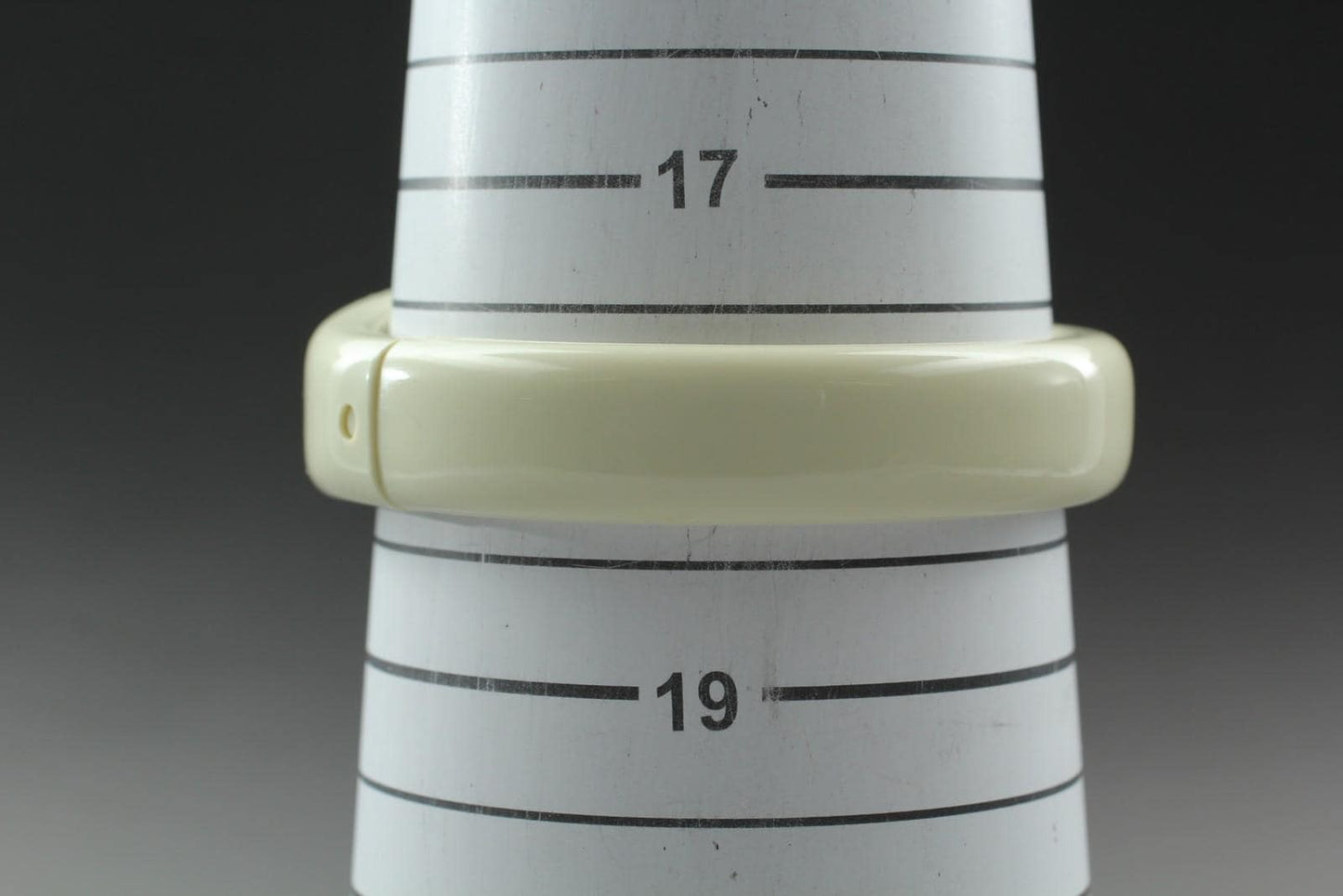 Nos w/ Tag* Citizen Vega 2028-397801 White Bangle Quartz Ladies Watch From JAPAN