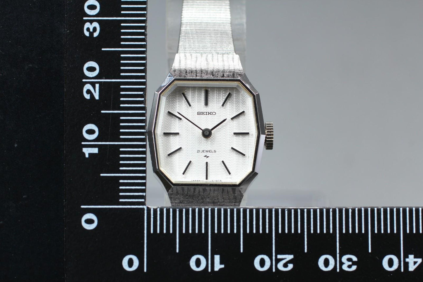 Vintage 1975 [Near MINT / Tag] SEIKO Bracelet 11-4570 Silver Manual Ladies Watch