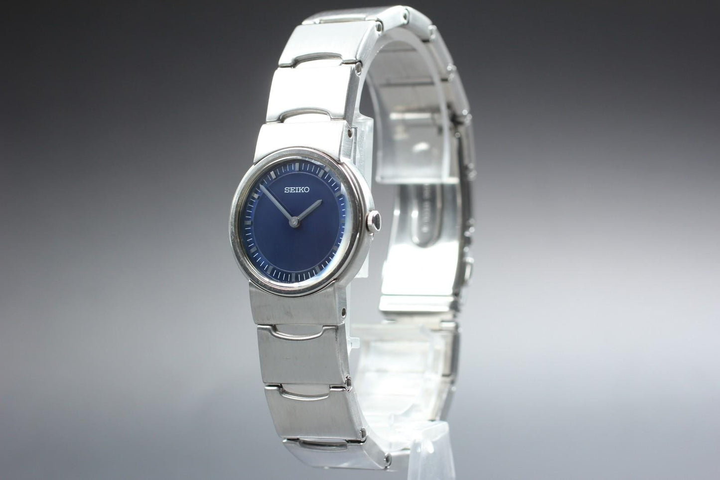 Near MINT w/ Tag SEIKO V700-6L20 Blue Dial Bracelet Quartz Ladies Watch JAPAN
