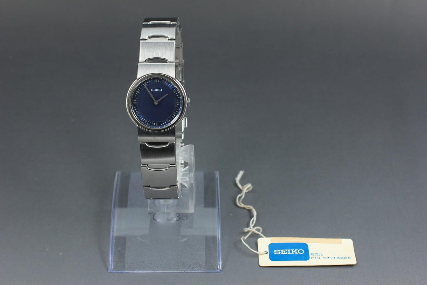 Near MINT w/ Tag SEIKO V700-6L20 Blue Dial Bracelet Quartz Ladies Watch JAPAN