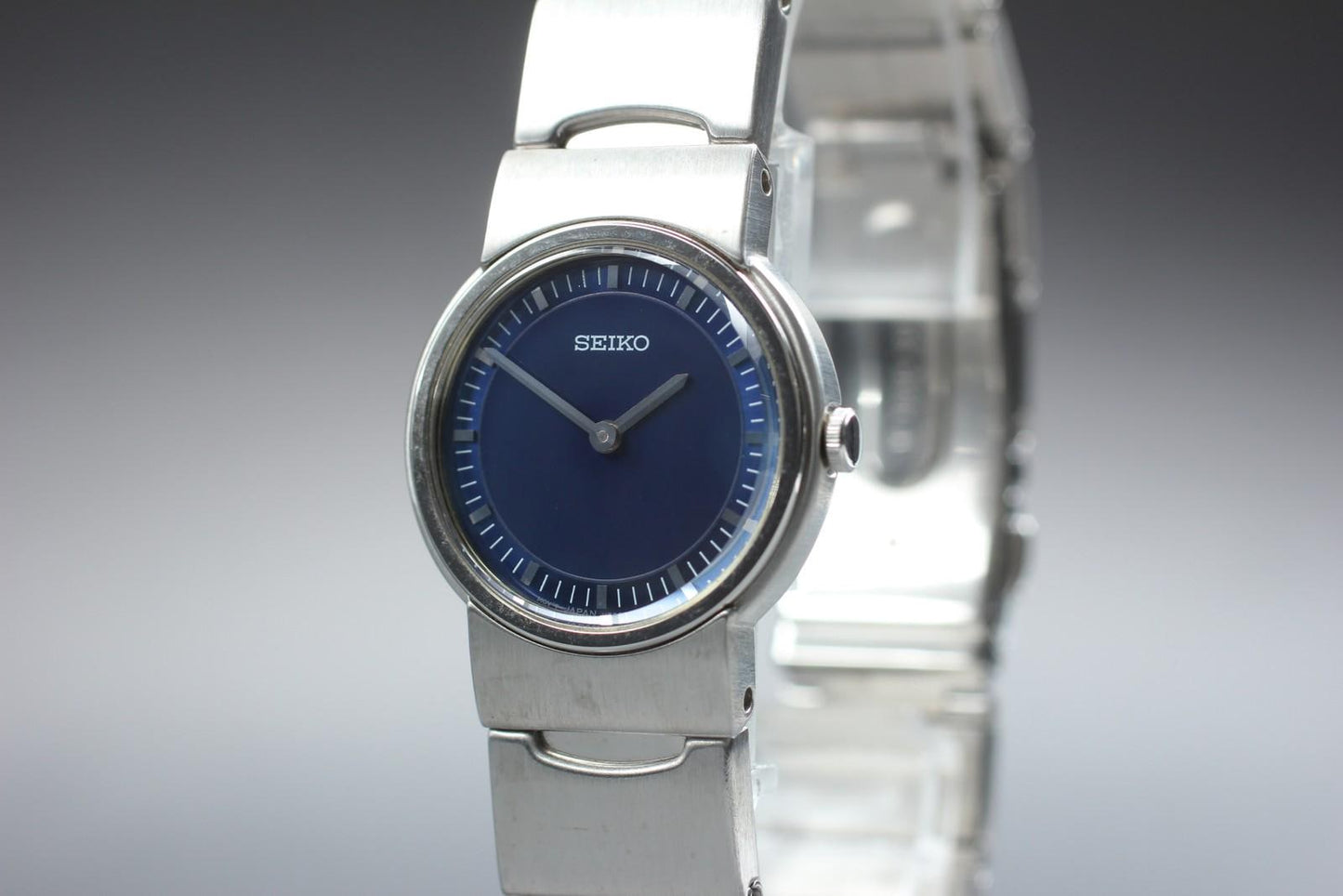Near MINT w/ Tag SEIKO V700-6L20 Blue Dial Bracelet Quartz Ladies Watch JAPAN
