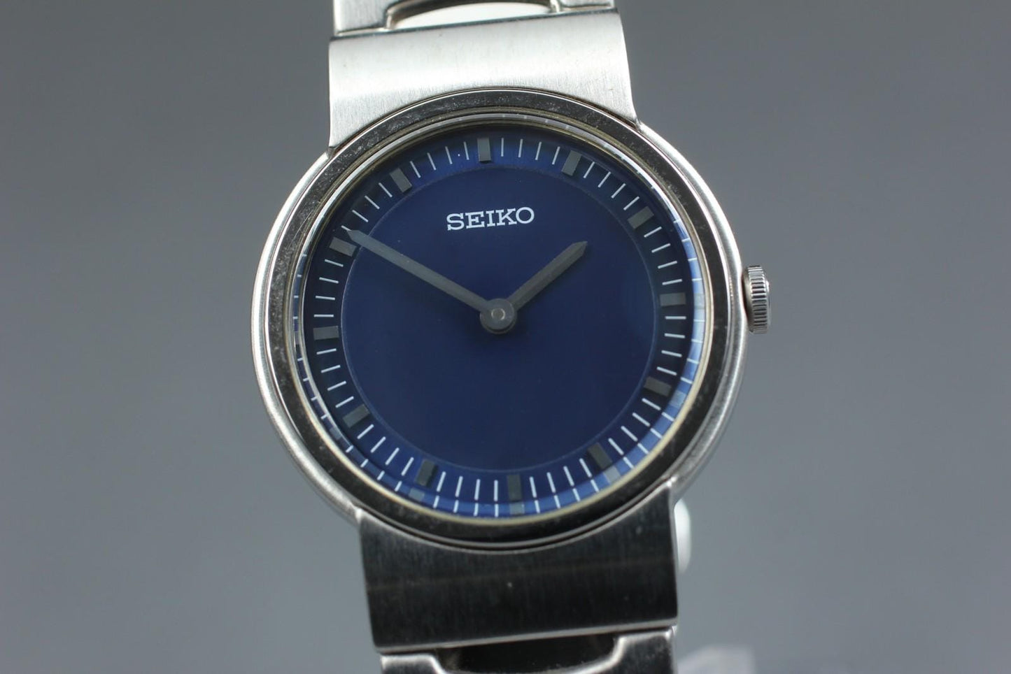 Near MINT w/ Tag SEIKO V700-6L20 Blue Dial Bracelet Quartz Ladies Watch JAPAN