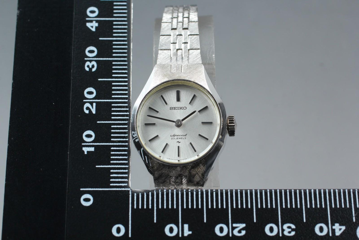 1975 [N MINT / Tag] Seiko Special 1140-0220 Silver Bracelet Manual Ladies Watch