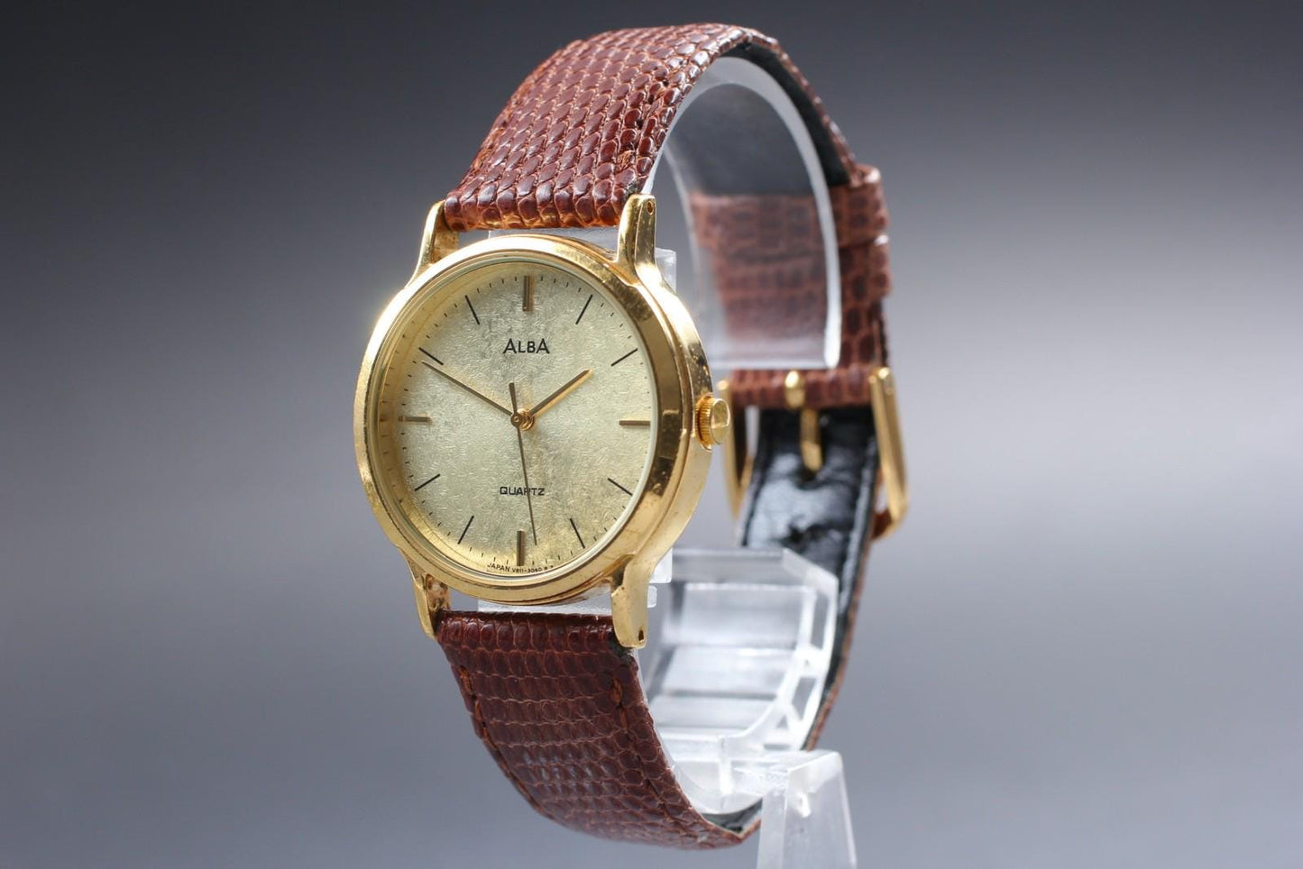 Near MINT Seiko Alba V811-0770 Gold Textured Dial Quartz 31mm Men's Watch JAPAN