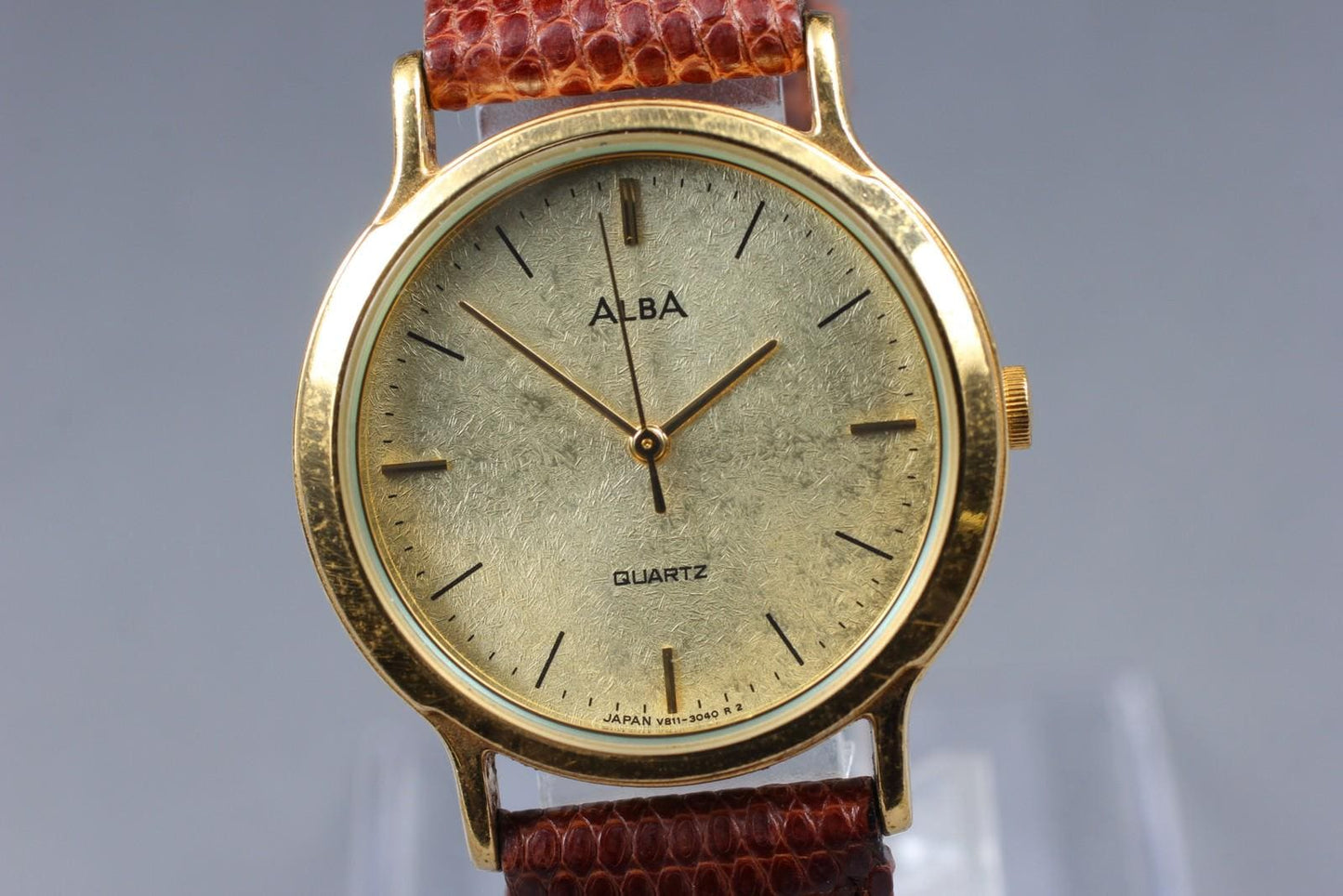 Near MINT Seiko Alba V811-0770 Gold Textured Dial Quartz 31mm Men's Watch JAPAN