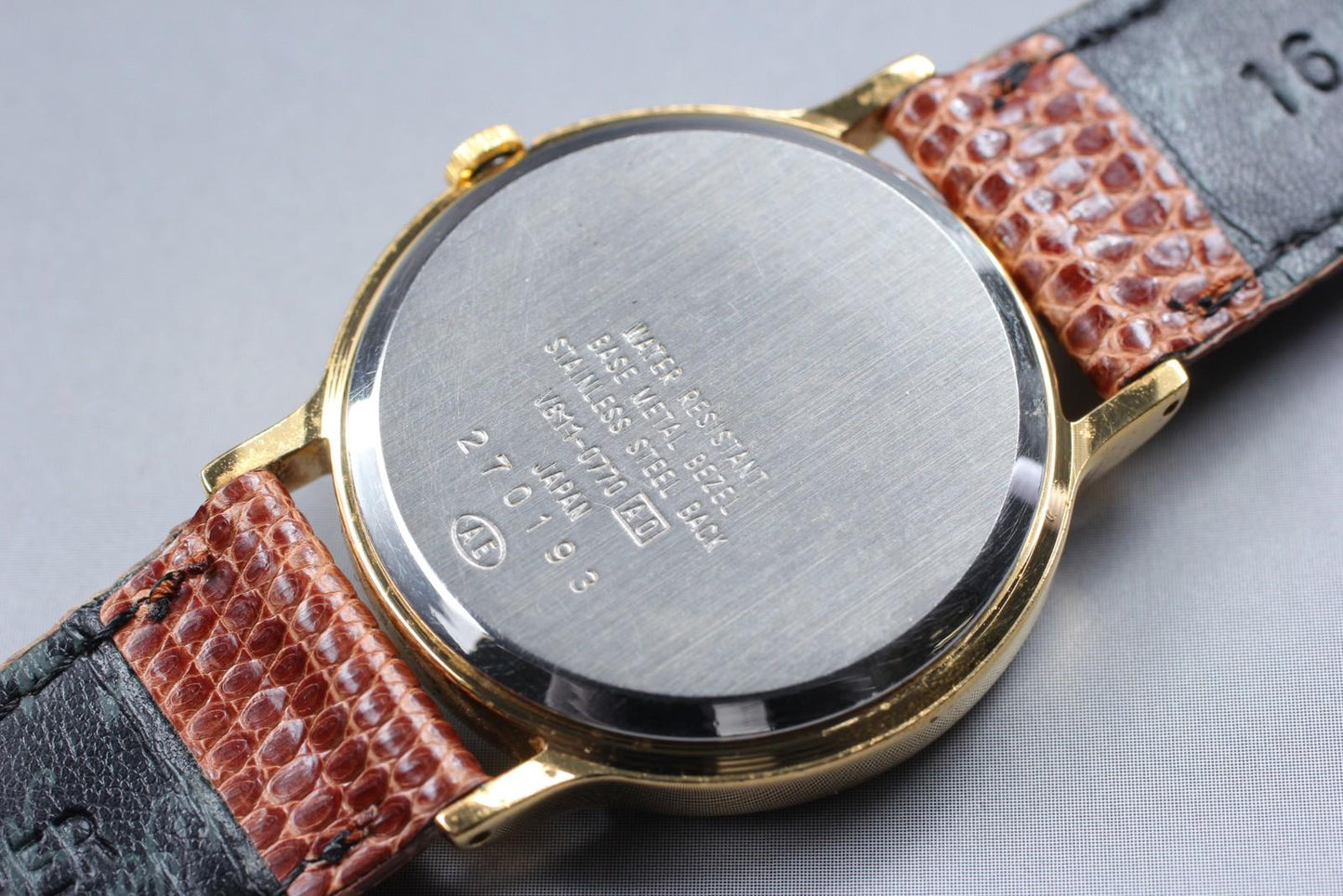 Near MINT Seiko Alba V811-0770 Gold Textured Dial Quartz 31mm Men's Watch JAPAN