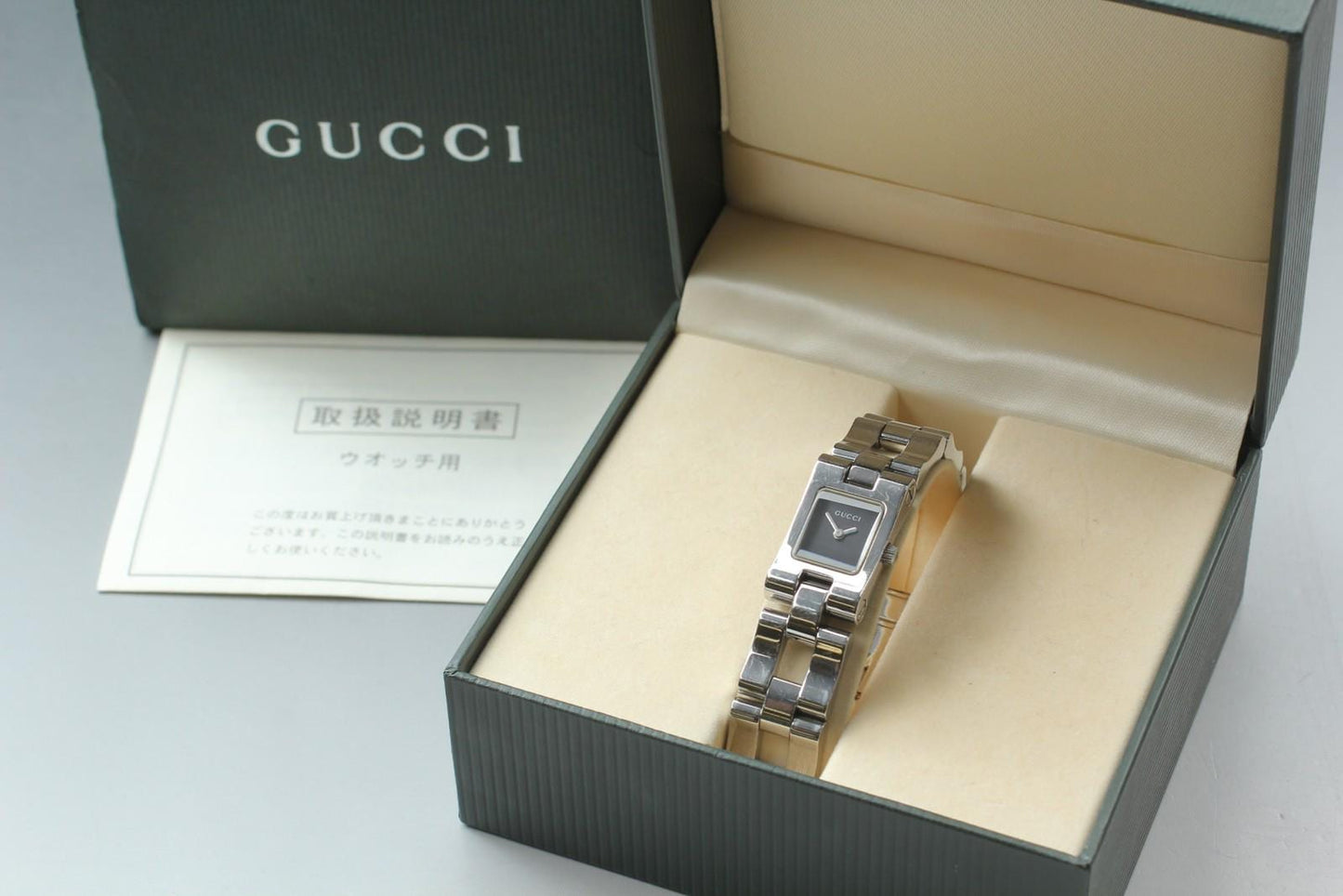 Near MINT w/ Box Paper GUCCI 2305L Black Silver Quartz 17mm Ladies Watch JAPAN