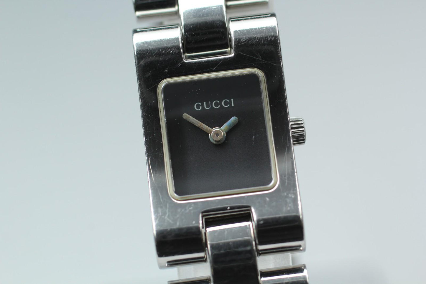 Near MINT w/ Box Paper GUCCI 2305L Black Silver Quartz 17mm Ladies Watch JAPAN