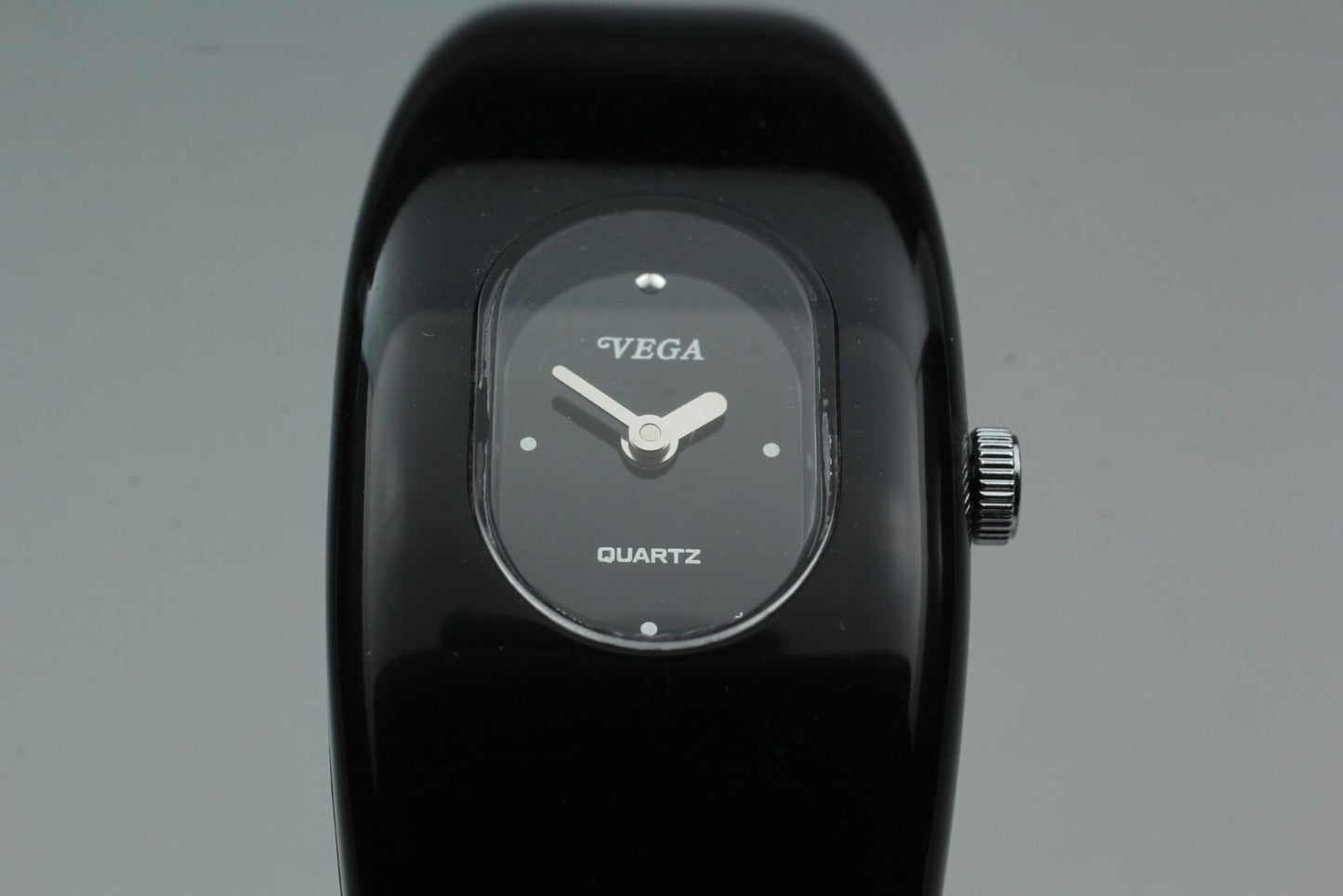 Nos [N MINT / Tag] Citizen Vega 2028-397801 Black Bangle Quartz Ladies Watch