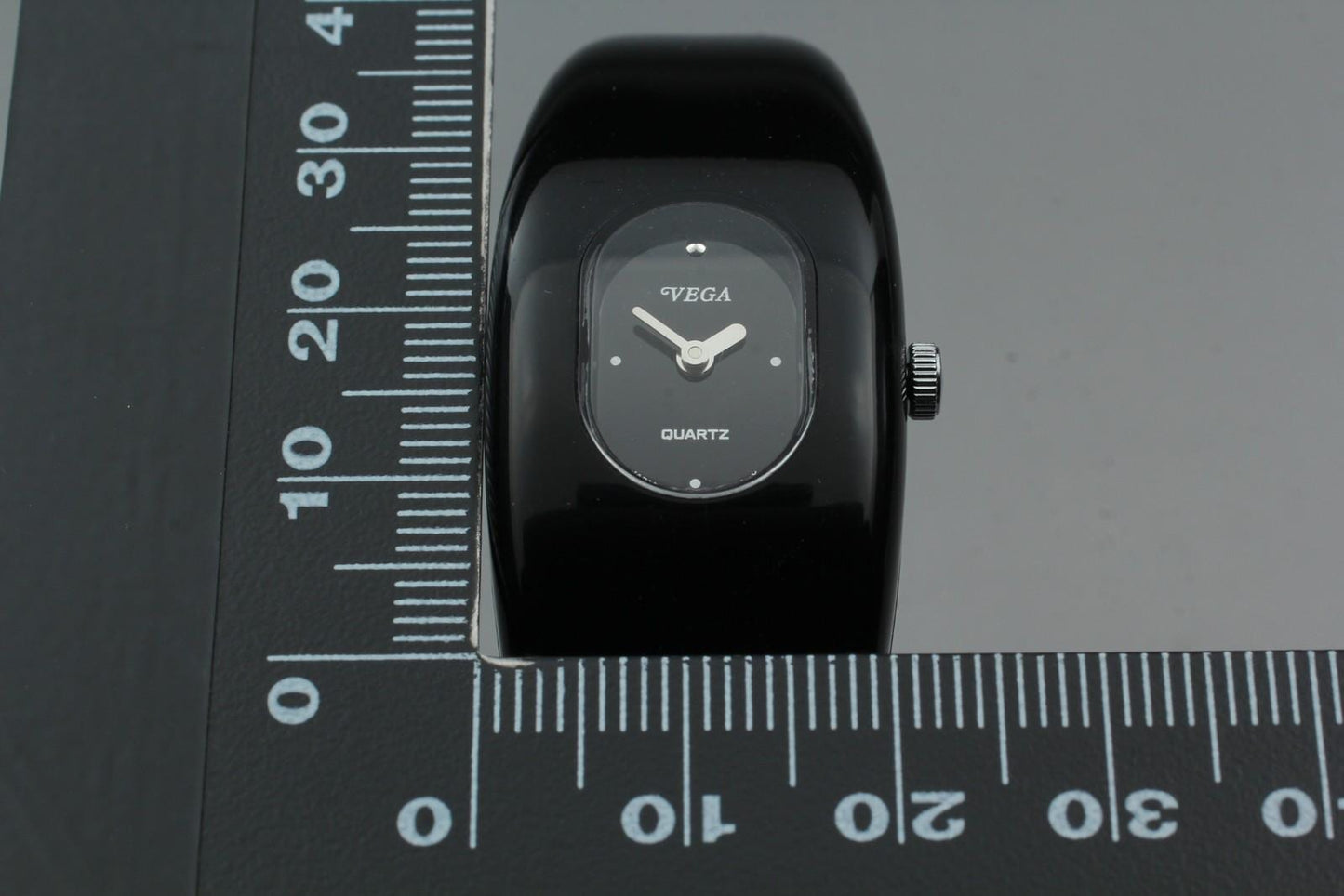 Nos [N MINT / Tag] Citizen Vega 2028-397801 Black Bangle Quartz Ladies Watch