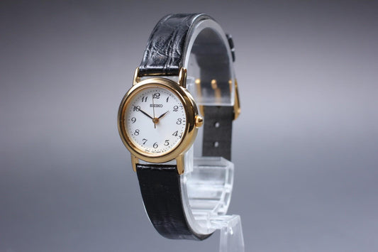 1996 [N MINT] SEIKO Alba 1N01-0DS0 White Arabic Quartz 23mm Ladies Watch JAPAN