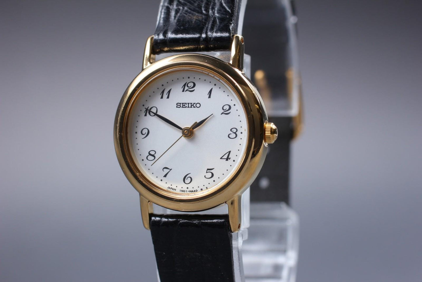 1996 [N MINT] SEIKO Alba 1N01-0DS0 White Arabic Quartz 23mm Ladies Watch JAPAN