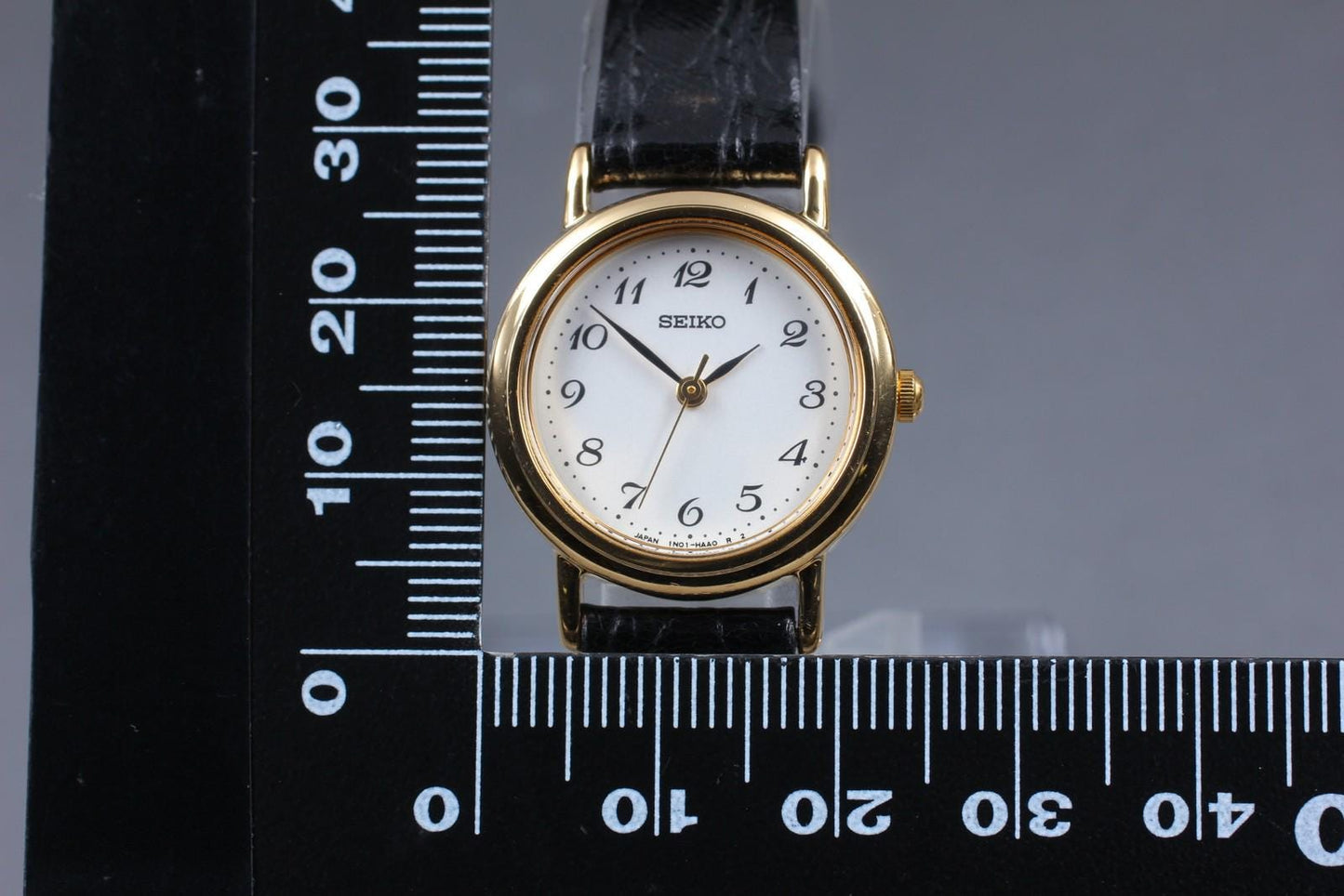 1996 [N MINT] SEIKO Alba 1N01-0DS0 White Arabic Quartz 23mm Ladies Watch JAPAN