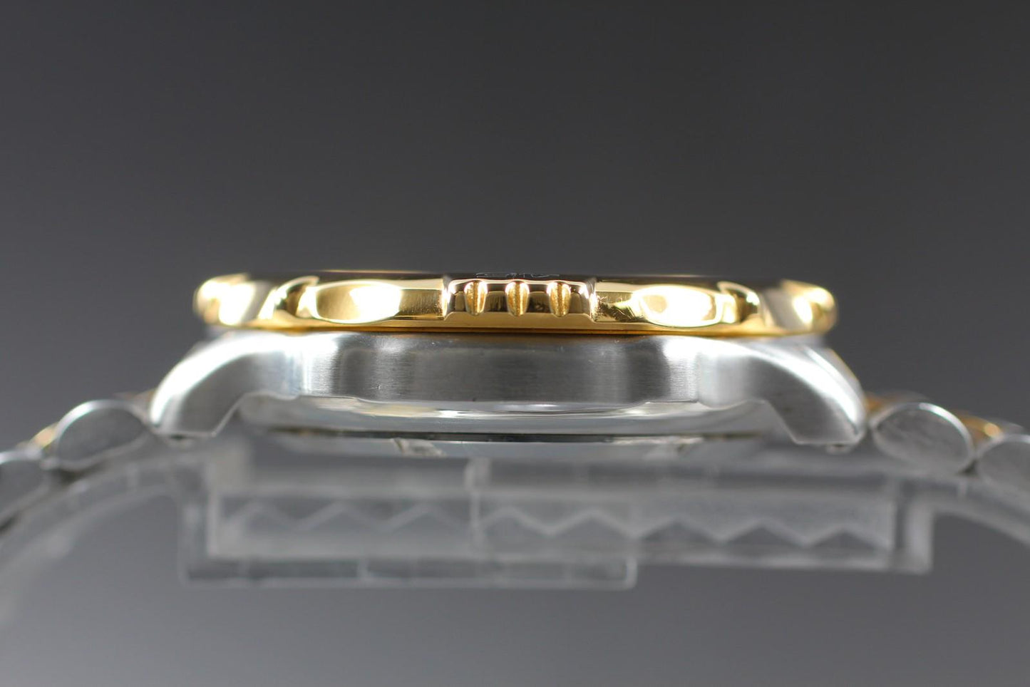 Nos w/ Tag Citizen Oxy Vega 5F18-L09437 200m Gold Quartz 38mm Men's Watch JAPAN