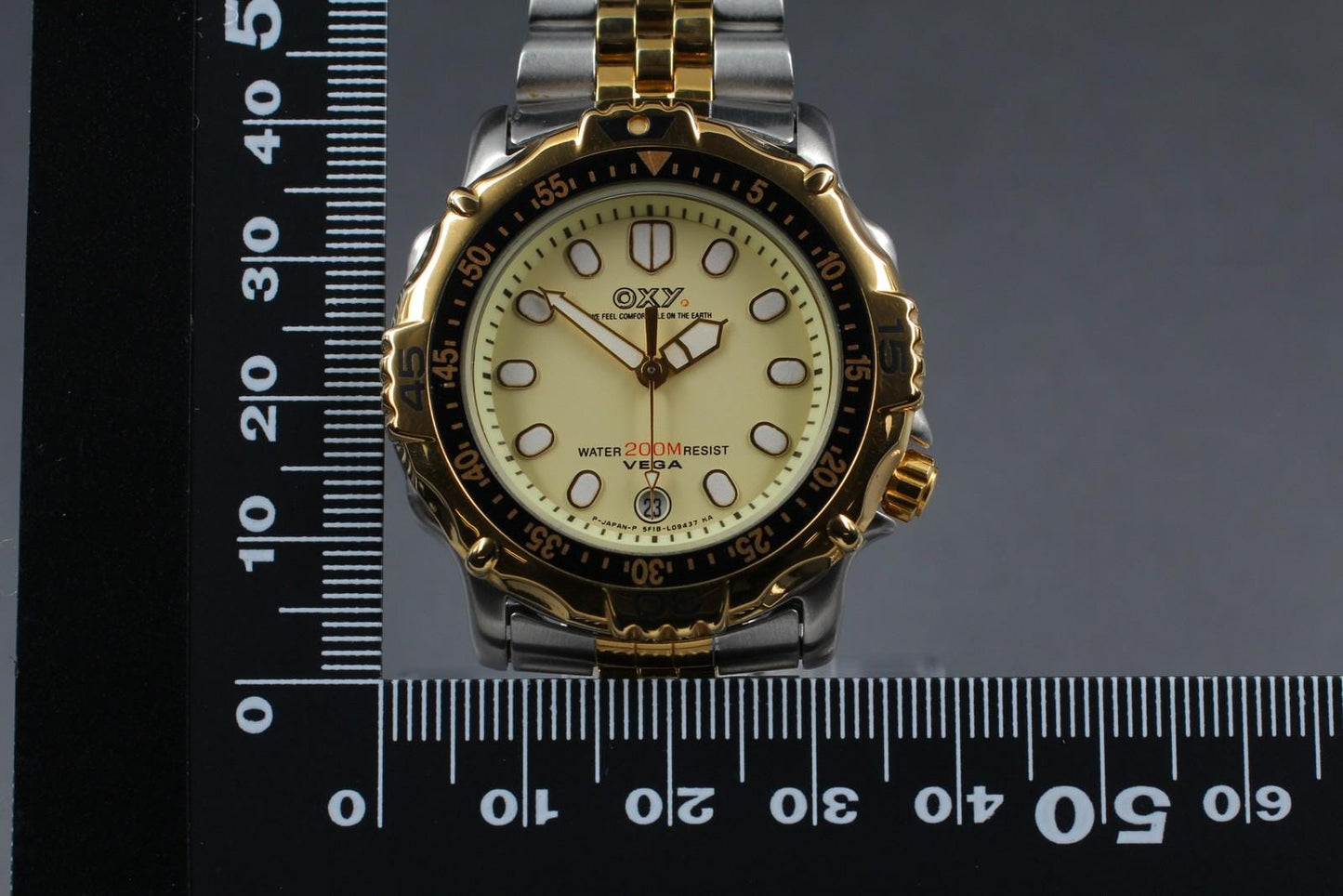 Nos w/ Tag Citizen Oxy Vega 5F18-L09437 200m Gold Quartz 38mm Men's Watch JAPAN
