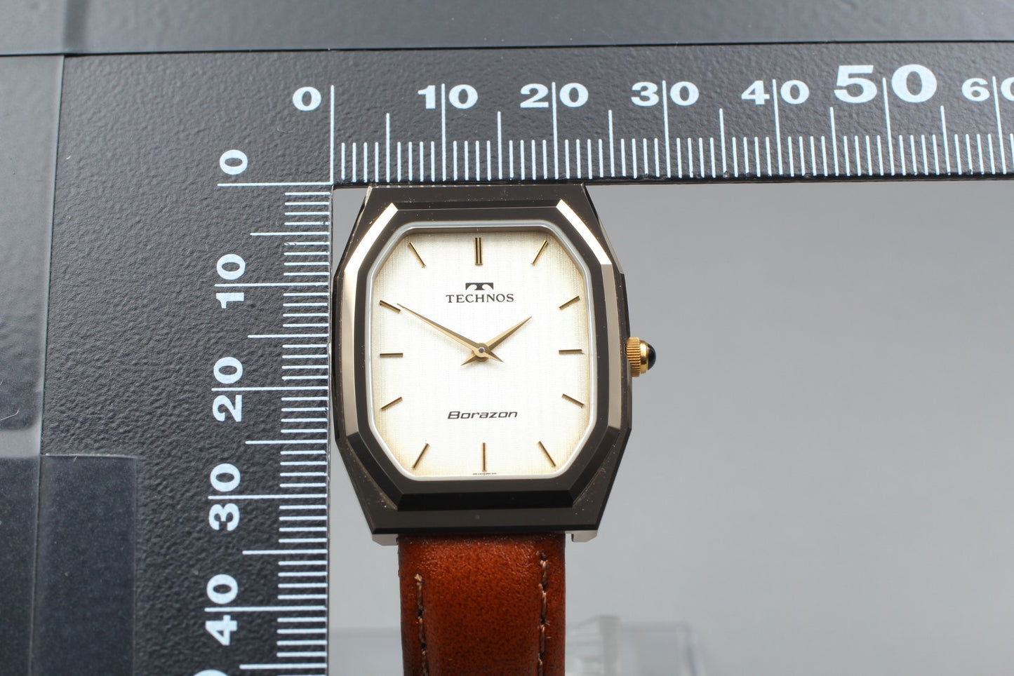 Vintage 1990s [Near MINT] TECHNOS Borazon N4E0481 White Tank Quartz Watch JAPAN