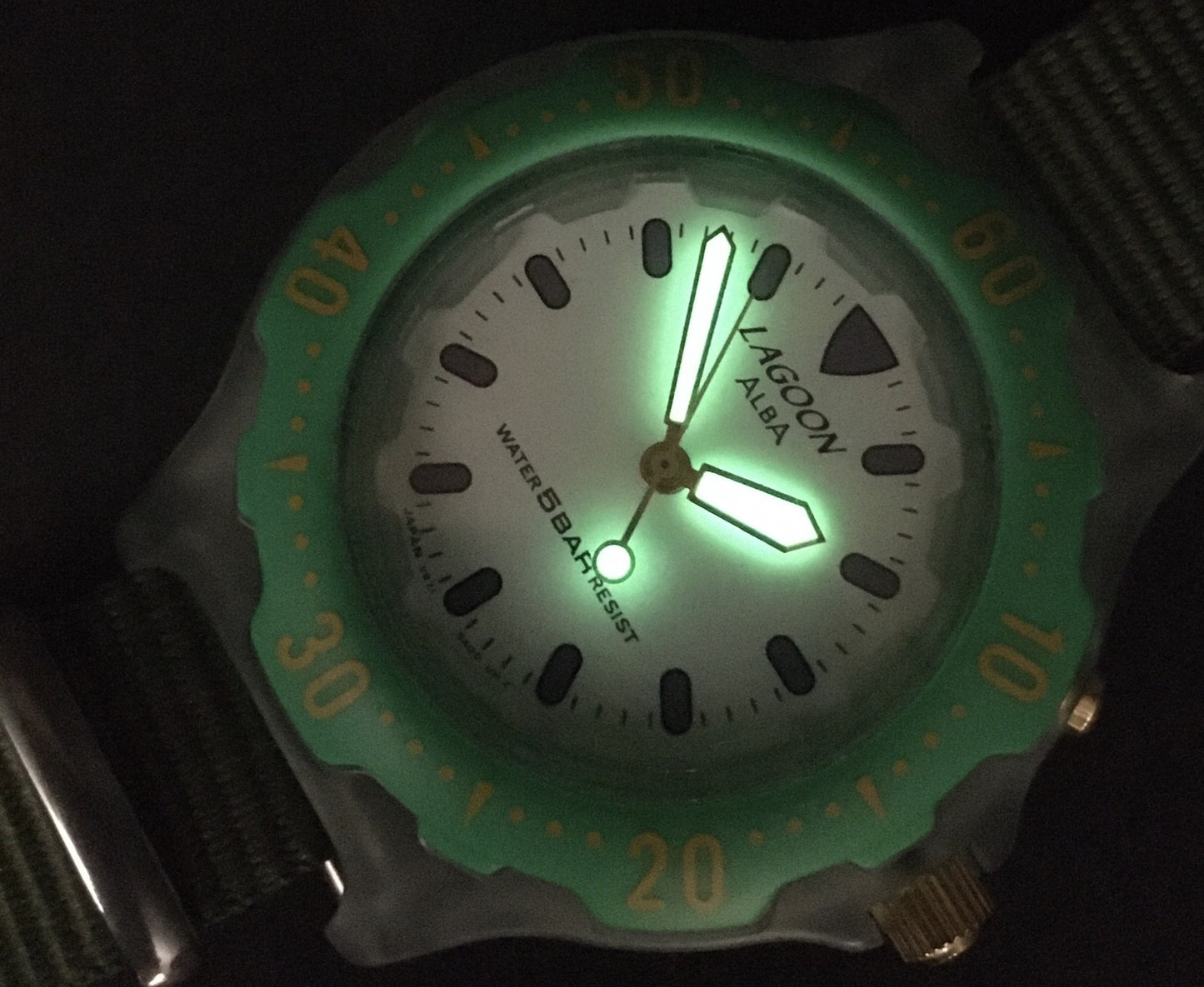 Working [As-Is] Seiko Alba V671-5A00 Green Bezel Qz Ladies Watch (Light Issue)