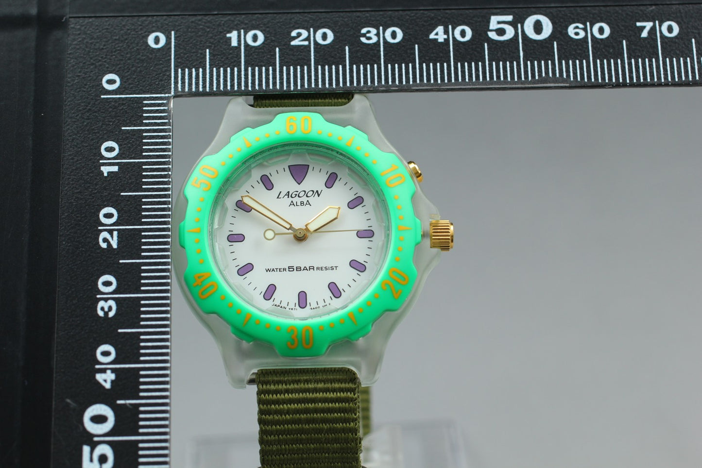Working [As-Is] Seiko Alba V671-5A00 Green Bezel Qz Ladies Watch (Light Issue)