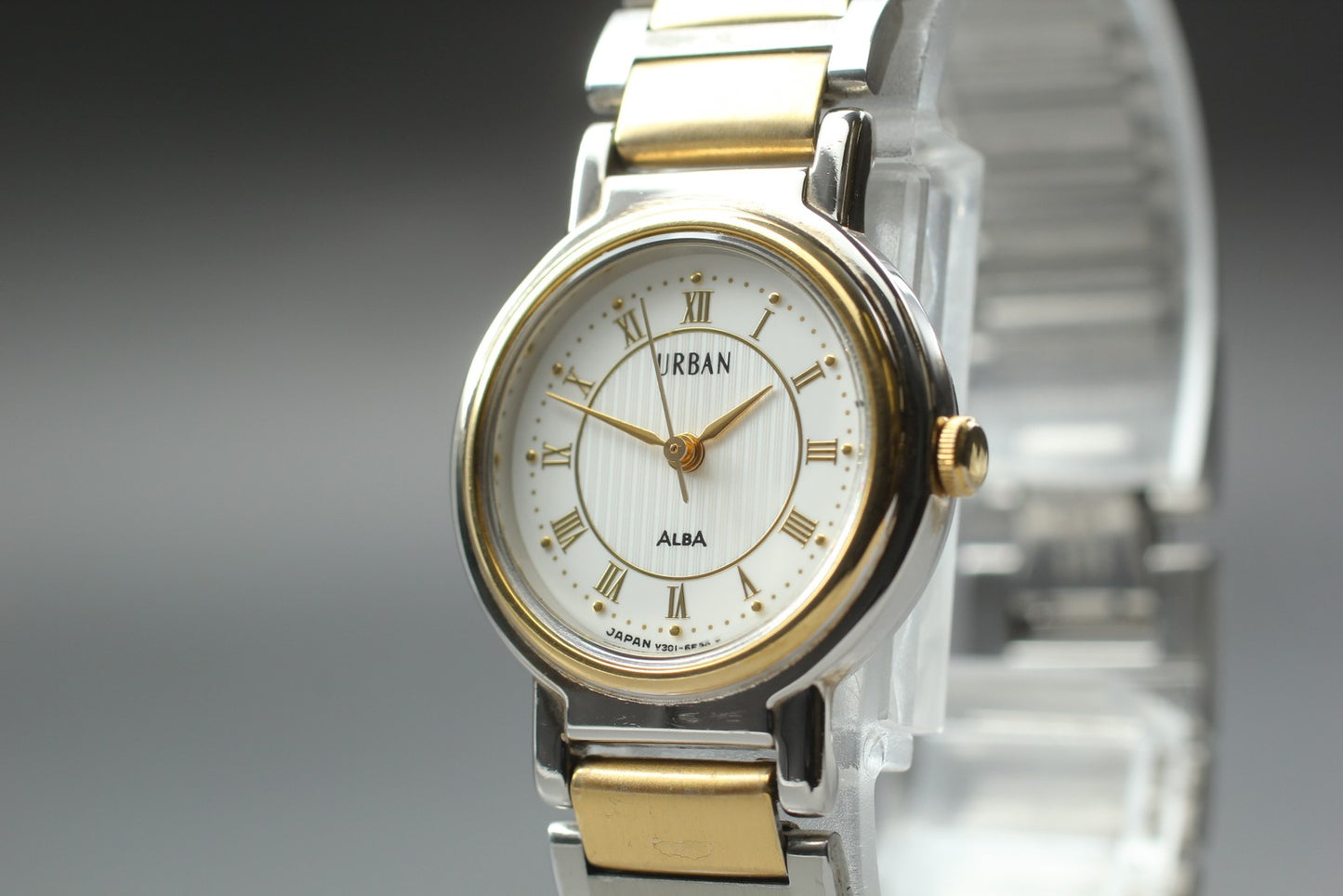 Near MINT SEIKO Alba Urban V301-6B60 Roman Two Tone Qz Ladies Watch New Battery