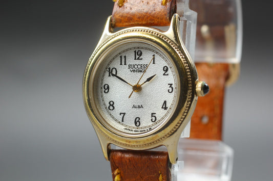 Vintage 1989 [Exc+5] Seiko Alba V801-0630 Silver Dial Quartz 24mm Ladies Watch