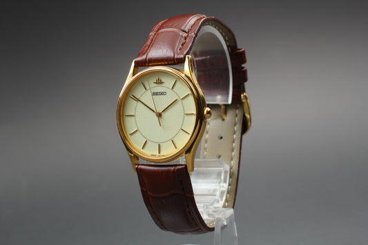 1995 [Near MINT] SEIKO Galaxy V701-7020 Gold Quartz 32mm Men's Watch From JAPAN