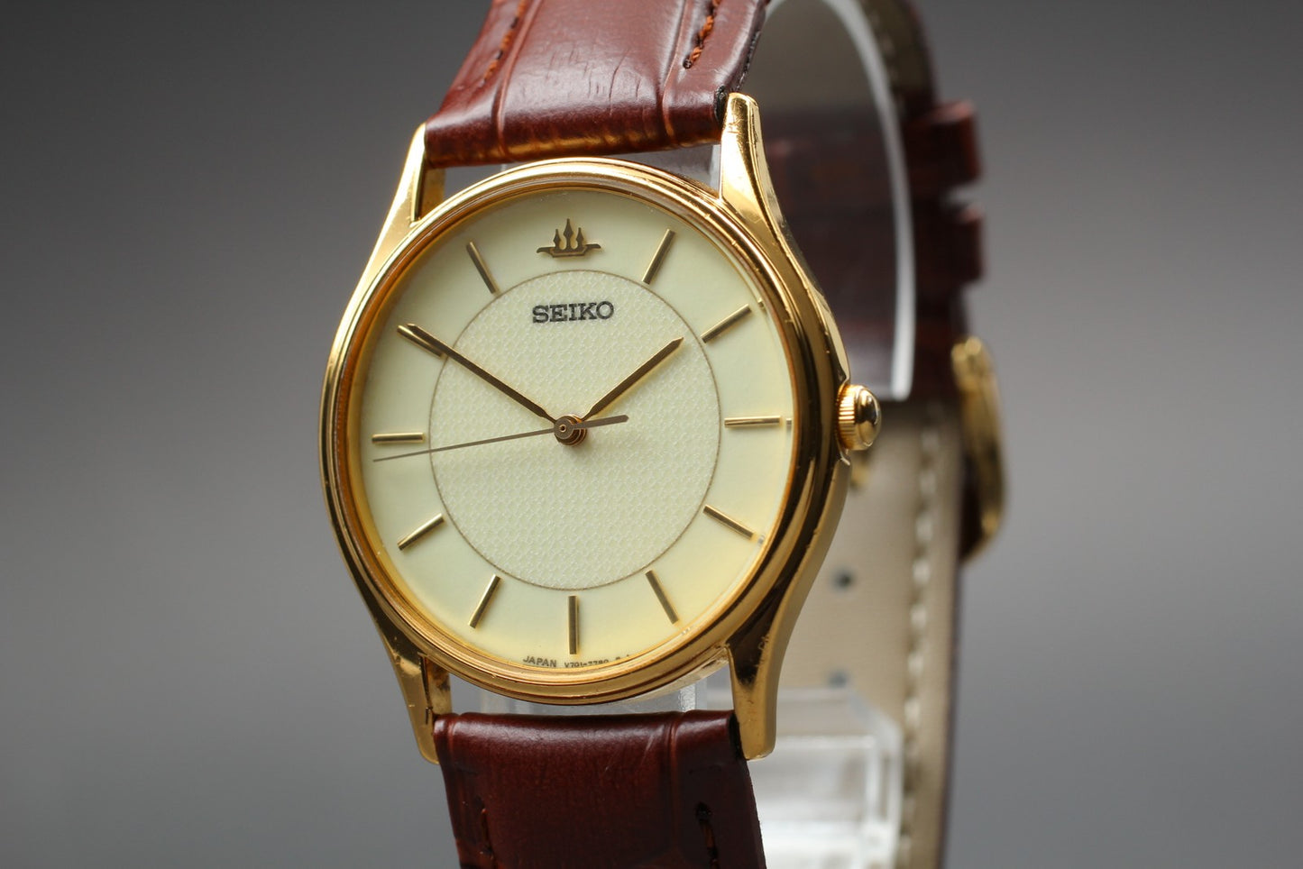 1995 [Near MINT] SEIKO Galaxy V701-7020 Gold Quartz 32mm Men's Watch From JAPAN