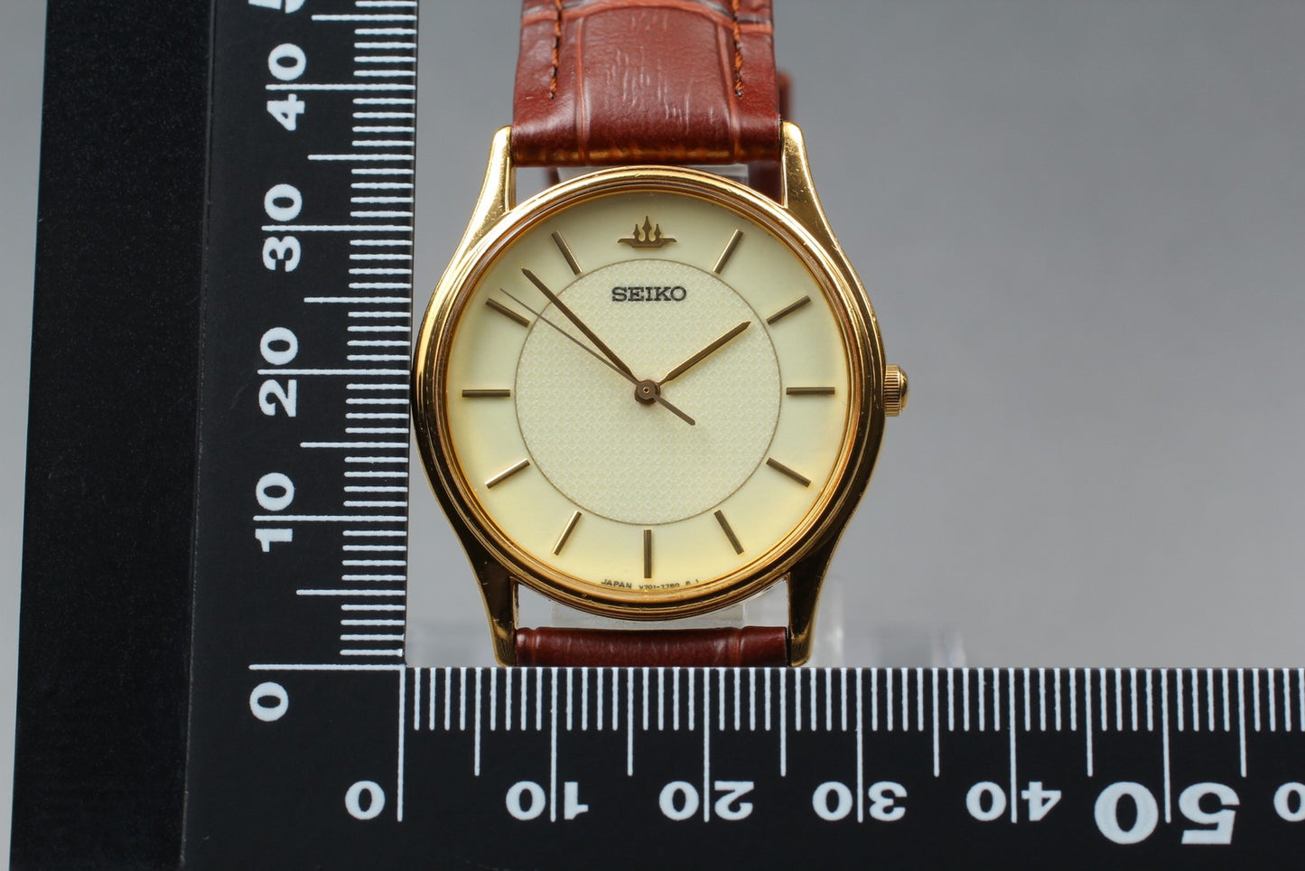1995 [Near MINT] SEIKO Galaxy V701-7020 Gold Quartz 32mm Men's Watch From JAPAN