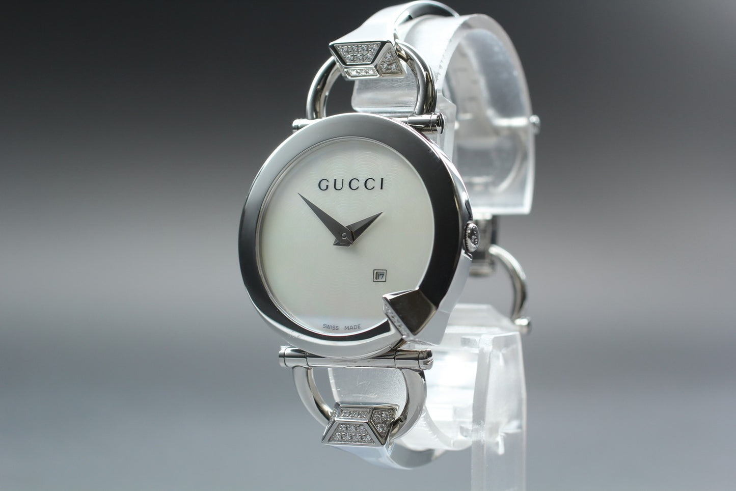N MINT / Full Set Gucci YA122506 Chiodo 122.5 Mop Diamond Quartz Ladies Watch