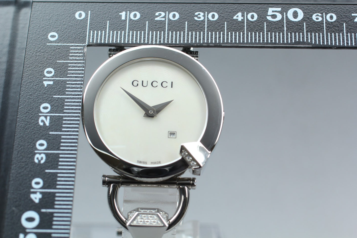 N MINT / Full Set Gucci YA122506 Chiodo 122.5 Mop Diamond Quartz Ladies Watch