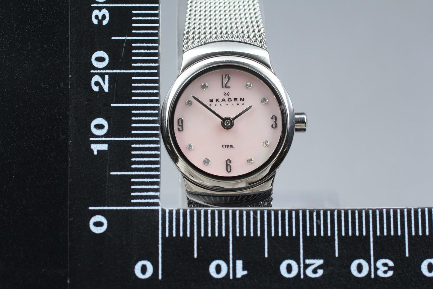 Near MINT Skagen J502XSSMP 8P Diamond Pink Shell Dial Steel Quartz JDM Watch