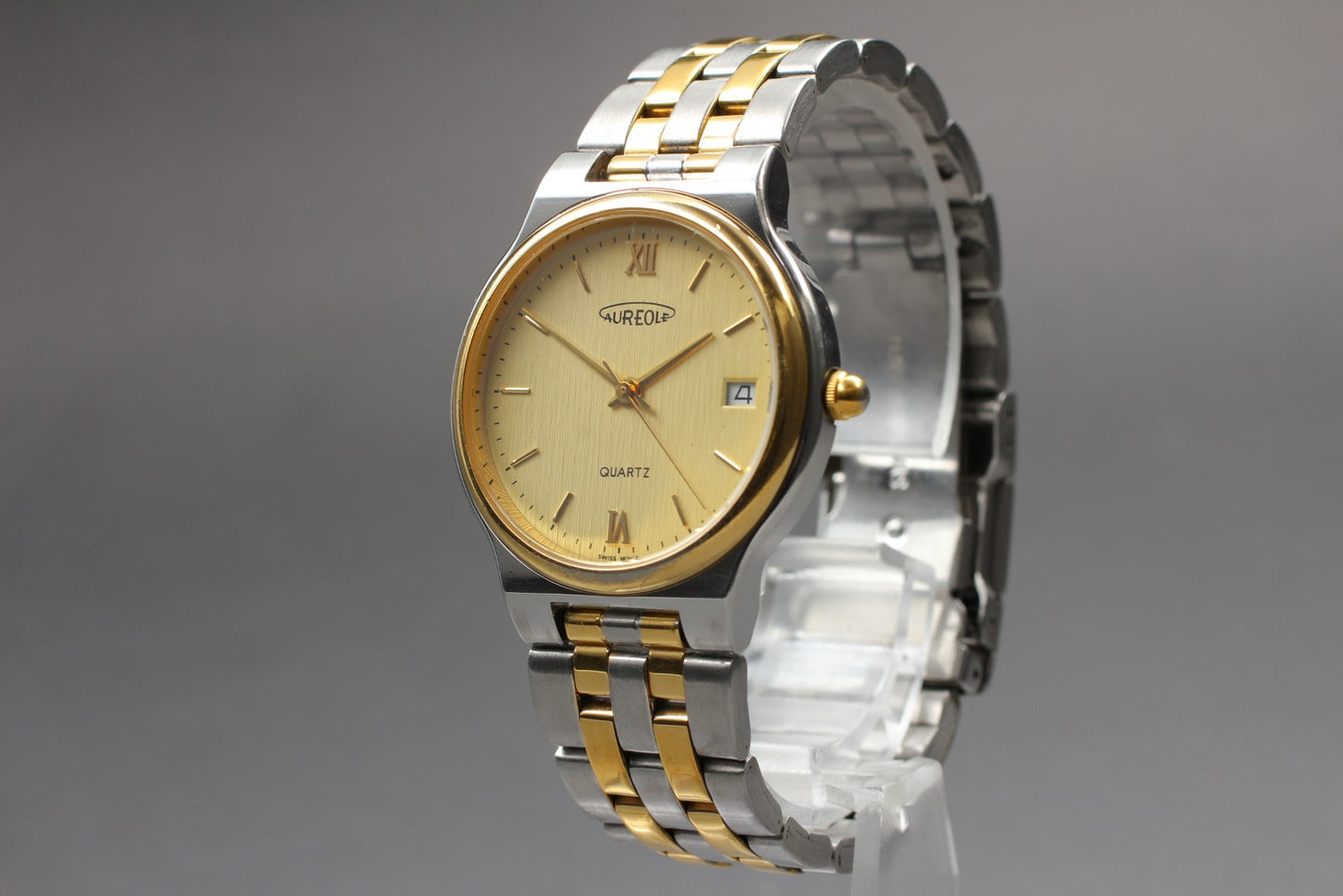 Near Mint Aureole sw-320m Gold Silver Two-Tone 50m 32mm Quartz Watch From Japan