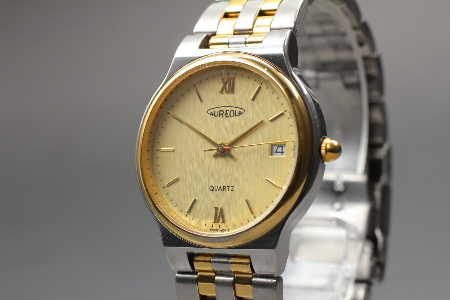 Near Mint Aureole sw-320m Gold Silver Two-Tone 50m 32mm Quartz Watch From Japan