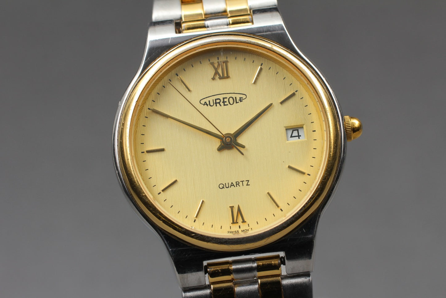 Near Mint Aureole sw-320m Gold Silver Two-Tone 50m 32mm Quartz Watch From Japan