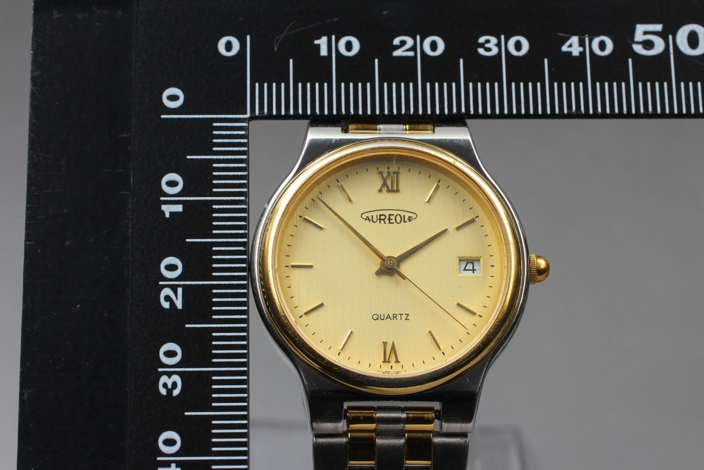 Near Mint Aureole sw-320m Gold Silver Two-Tone 50m 32mm Quartz Watch From Japan