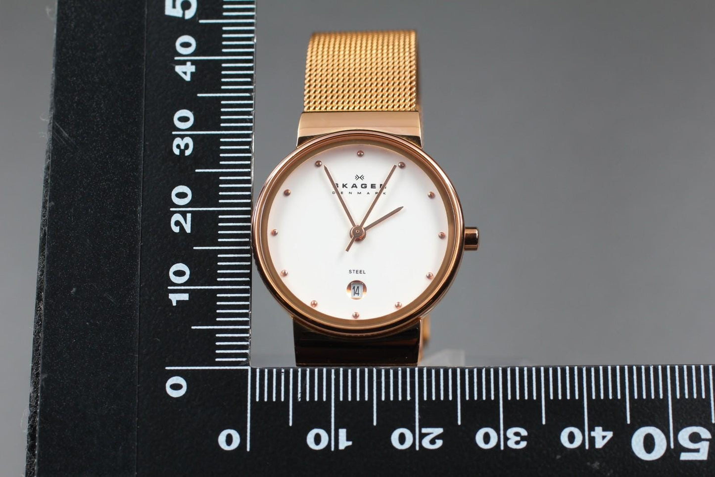 Near MINT Skagen J355SRR White Rose Gold JDM Quartz 26mm Ladies Watch From JAPAN