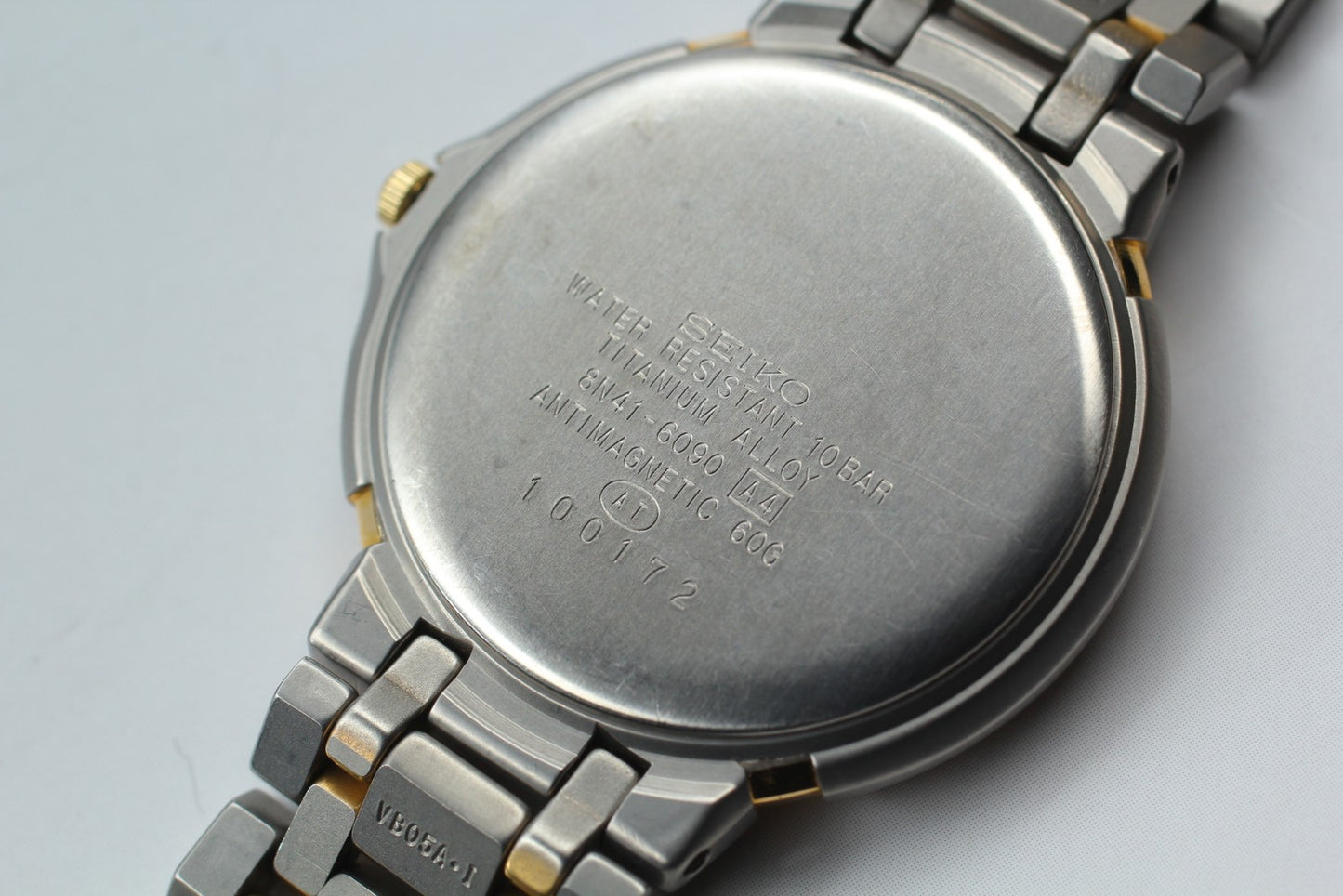 Vintage 1991 Near MINT SEIKO Dolce 8N41-6090 Titan Gold 34mm Quartz Watch JAPAN