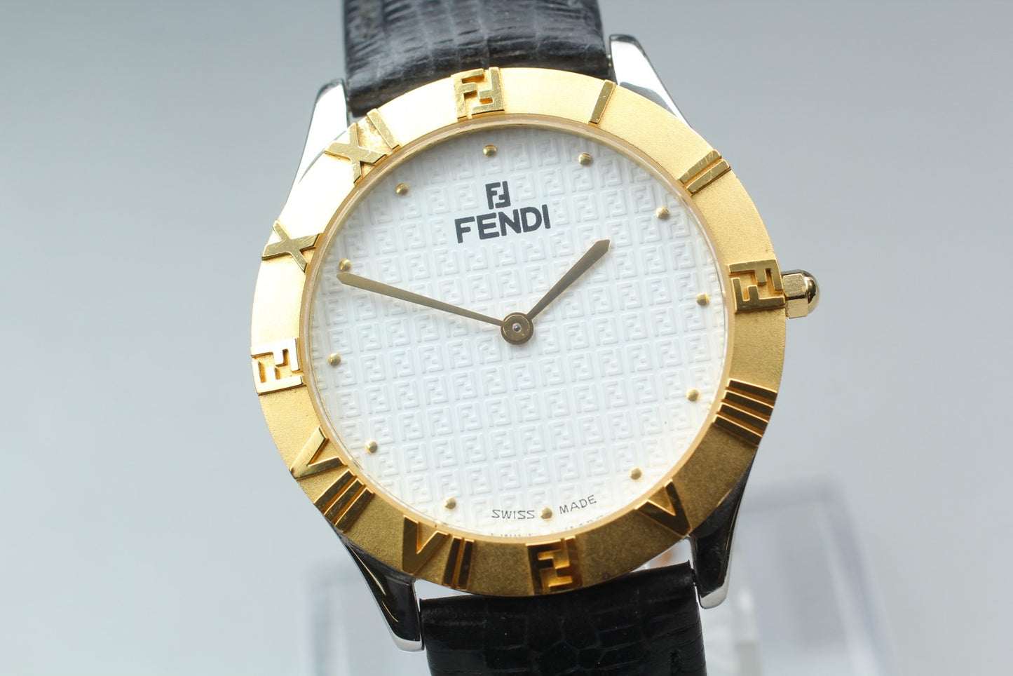 N MINT / New Battery* Fendi 2000G White Dial Gold Bezel 35mm Men's Watch JAPAN