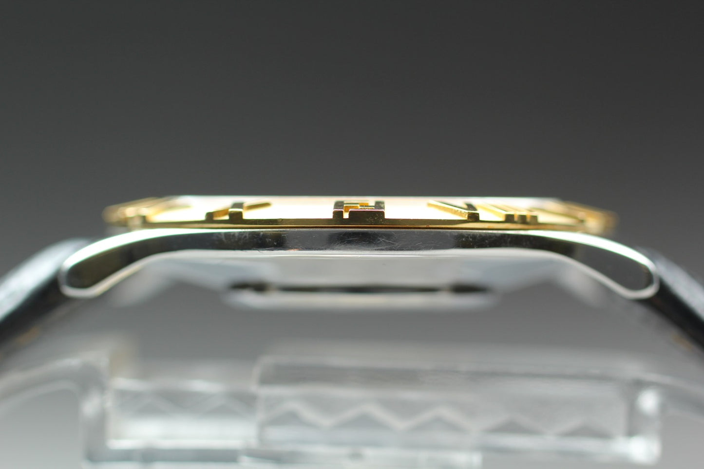 N MINT / New Battery* Fendi 2000G White Dial Gold Bezel 35mm Men's Watch JAPAN