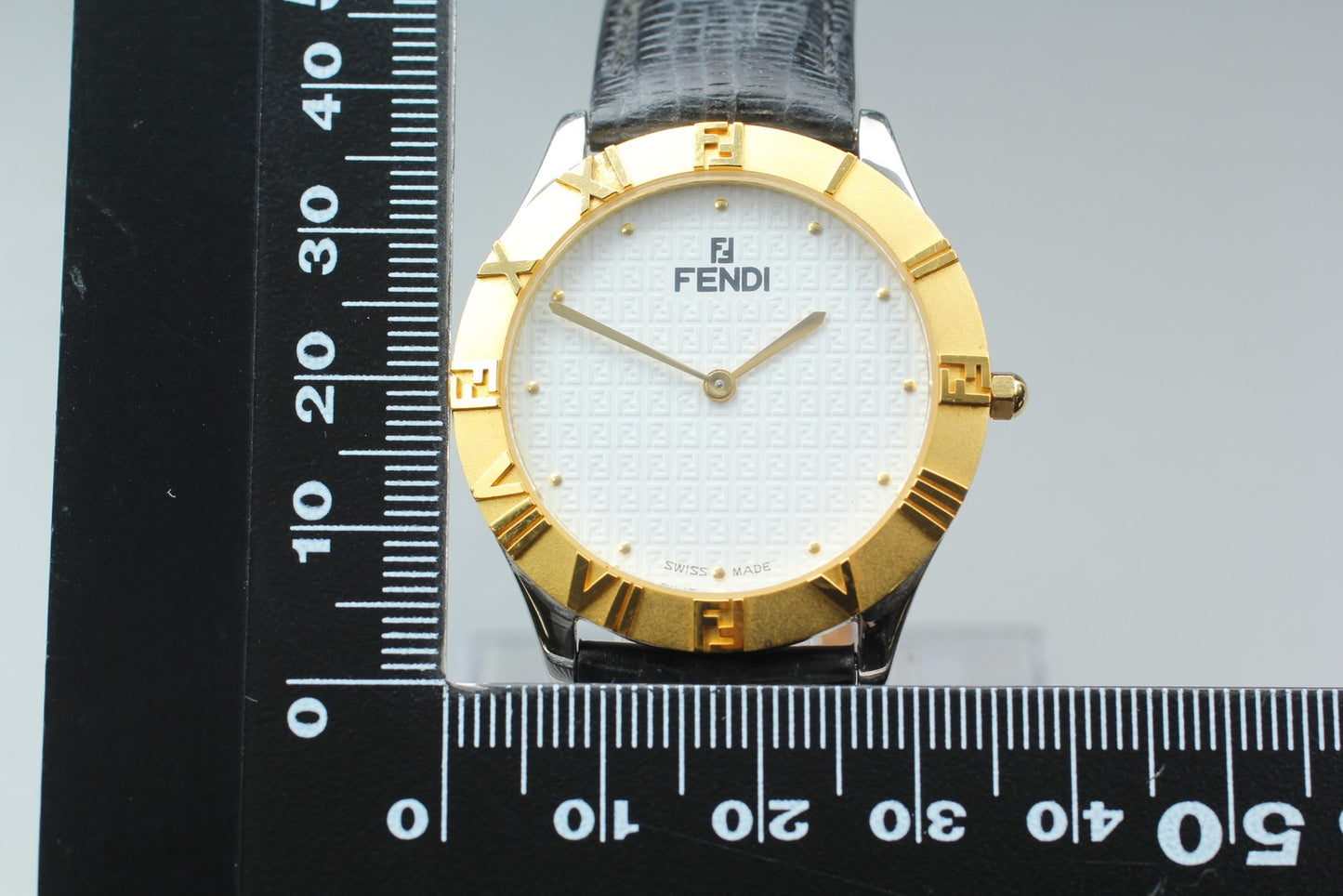 N MINT / New Battery* Fendi 2000G White Dial Gold Bezel 35mm Men's Watch JAPAN