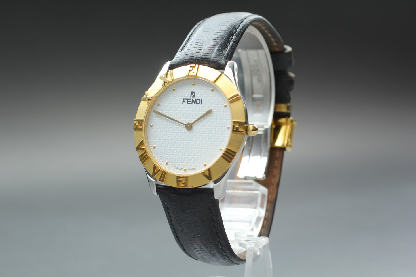 N MINT / New Battery* Fendi 2000G White Dial Gold Bezel 35mm Men's Watch JAPAN