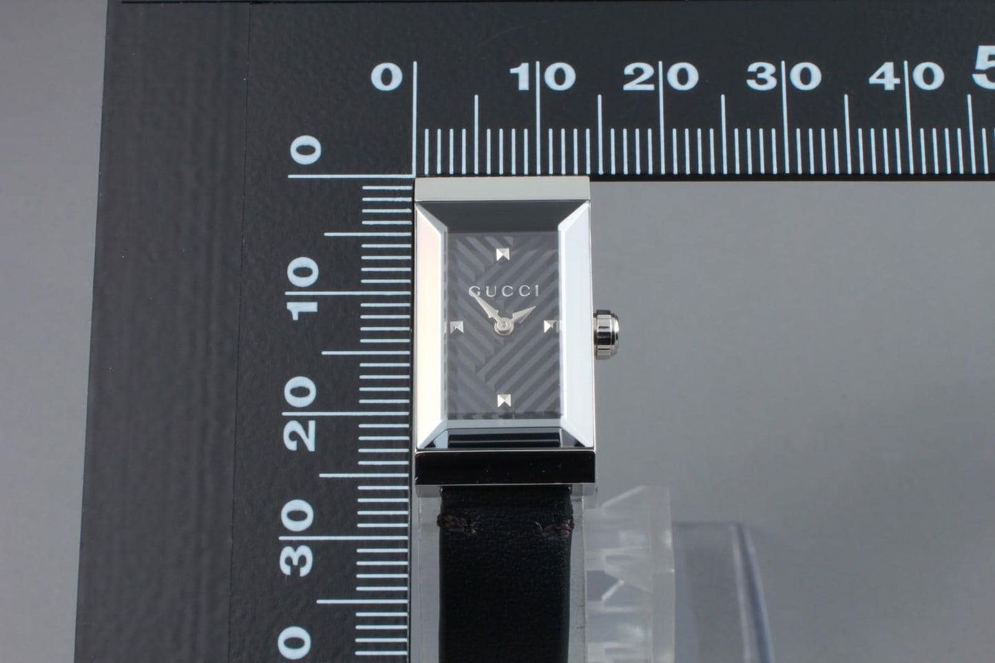 Near MINT GUCCI G Frame YA147504 147.5 Black Square 14mm Quartz Ladies Watch