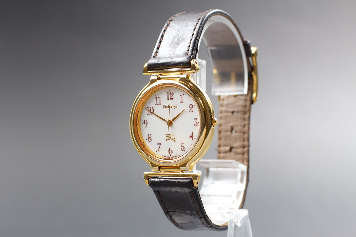 N MINT Burberrys 2830-266536Y White Dial Gold Quartz 31mm Unisex Watch JAPAN