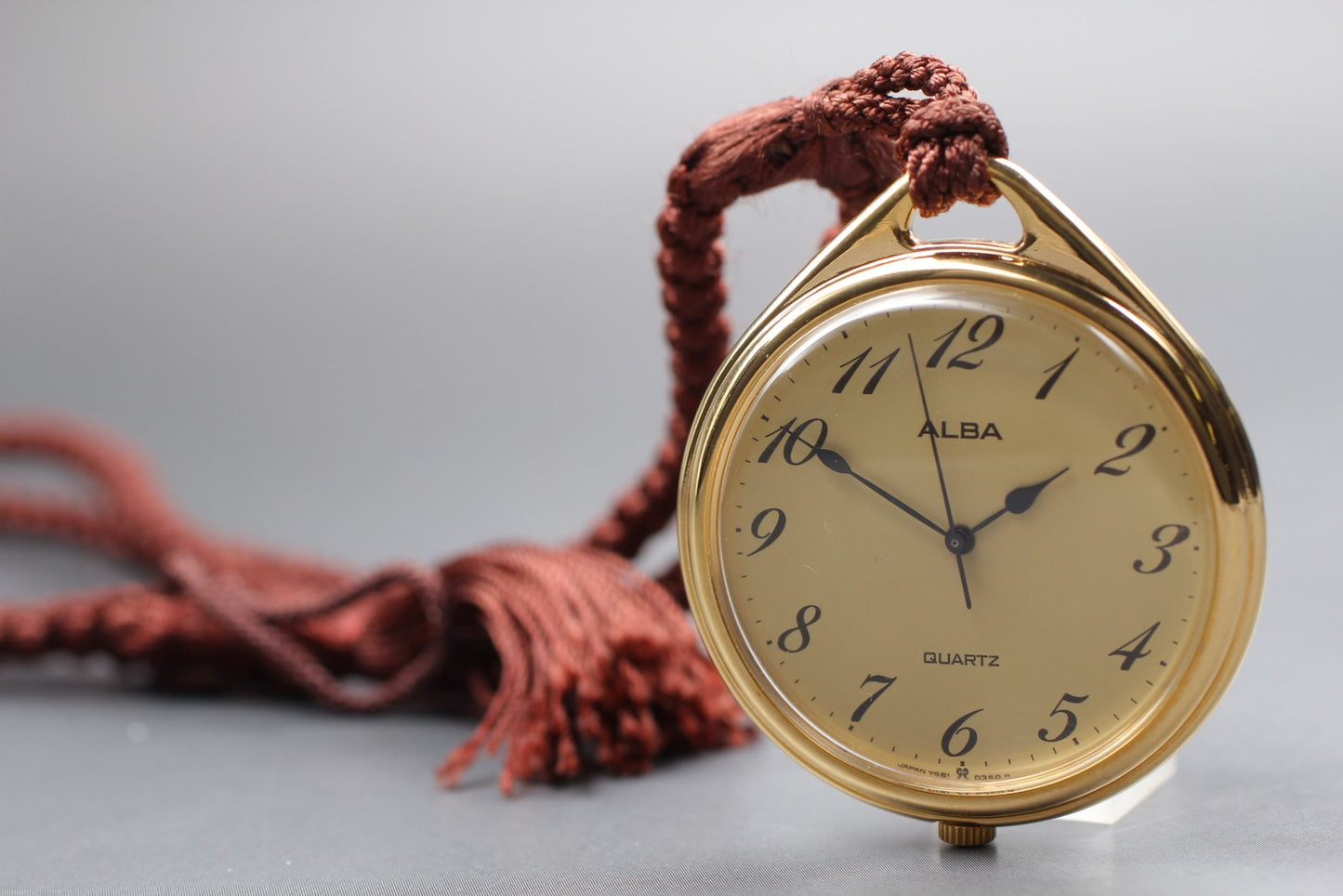 Near MINT Seiko Alba Y481-0120 Gold Arabic Open Face Qz 35mm Pocket Watch JAPAN